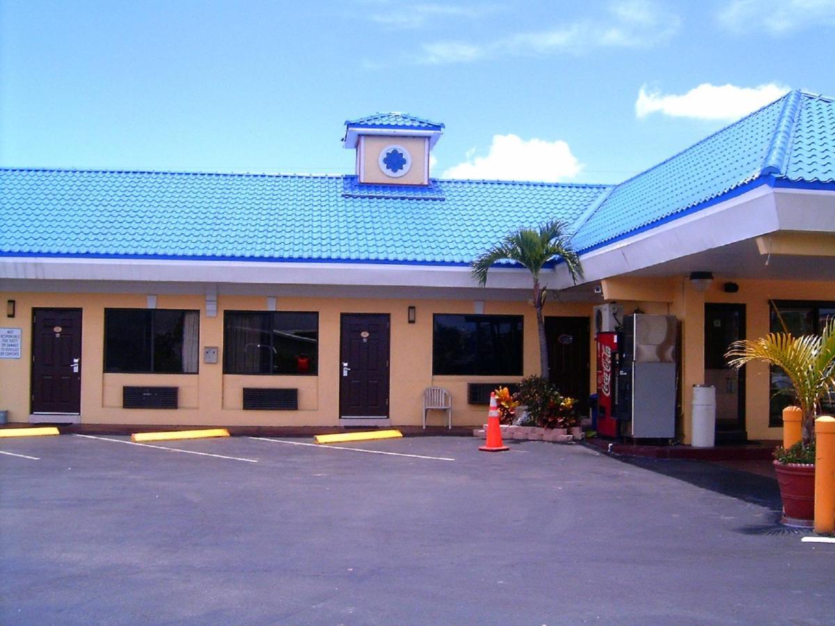 Budget Inn Of Okeechobee Zewnętrze zdjęcie